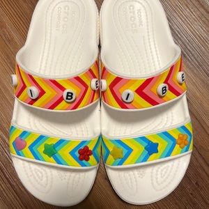 LIMITED EDITION CROCS CLASSIC FESTIVAL VIBES SANDALS IN WHITE MULTI CROCS